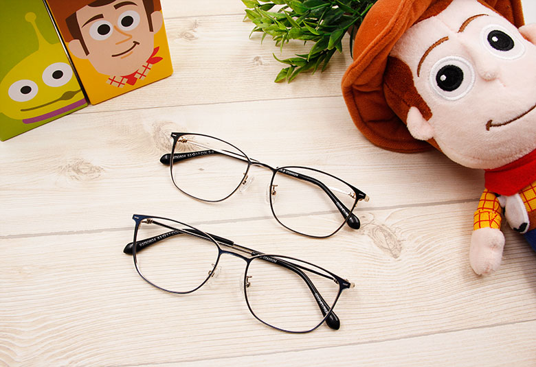 Toy Story × 胡迪方框眼鏡 締造歷史 ◆ 藏青藍