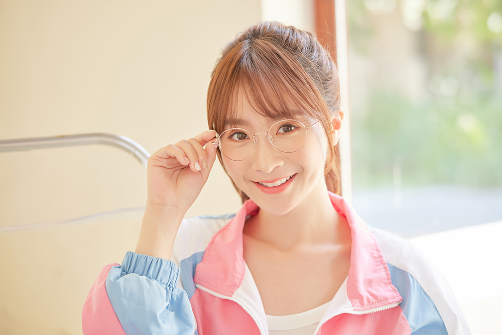 極．纖細輕款｜知性款波士頓框眼鏡 蜜粉金