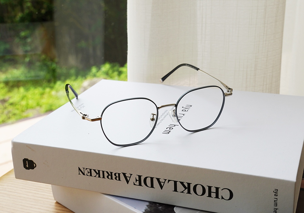 🏆IF設計獎 | 極‧舒適3.0系列 l 摩登多邊框眼鏡 l 尊榮灰
