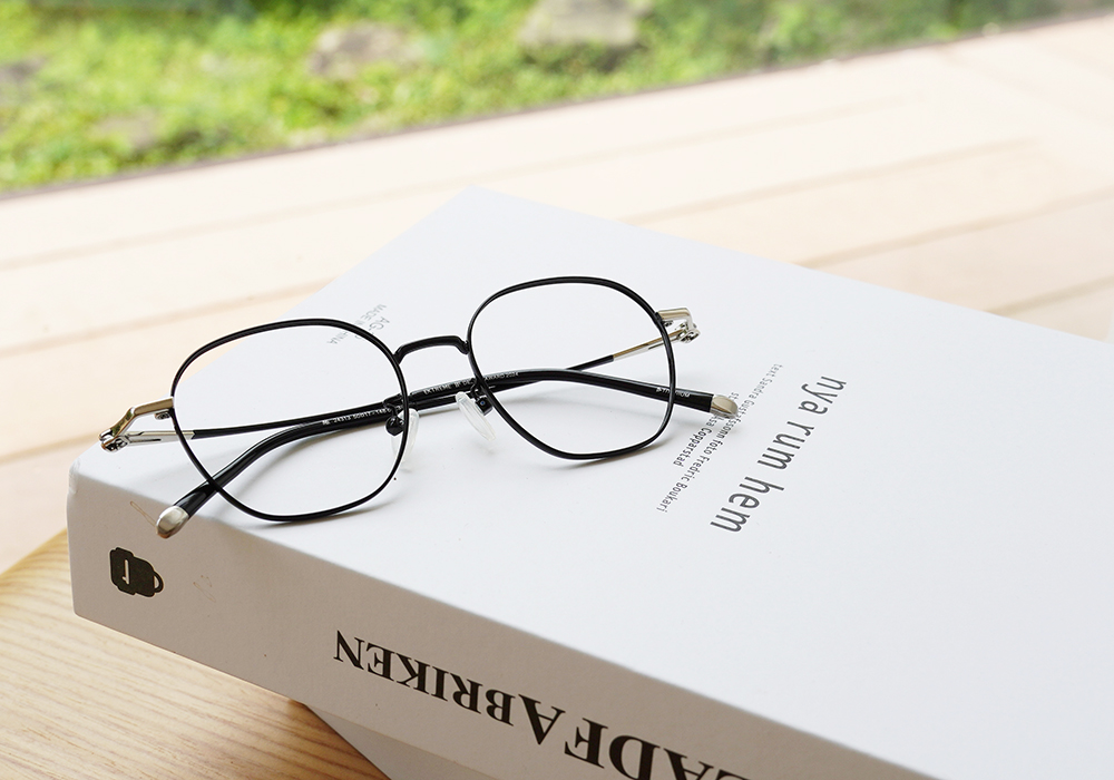 🏆IF設計獎 | 極‧舒適3.0系列 l 摩登多邊框眼鏡 l 光澤黑