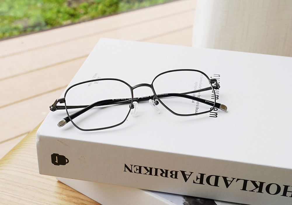 🏆IF設計獎 | 極‧舒適3.0系列 l 品格大方框眼鏡 l 沉穩灰