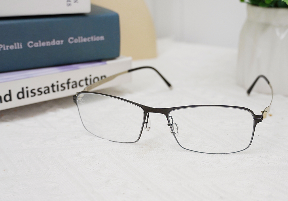 極‧舒適3.0系列 l 俐落長方框眼鏡 | 質感黑