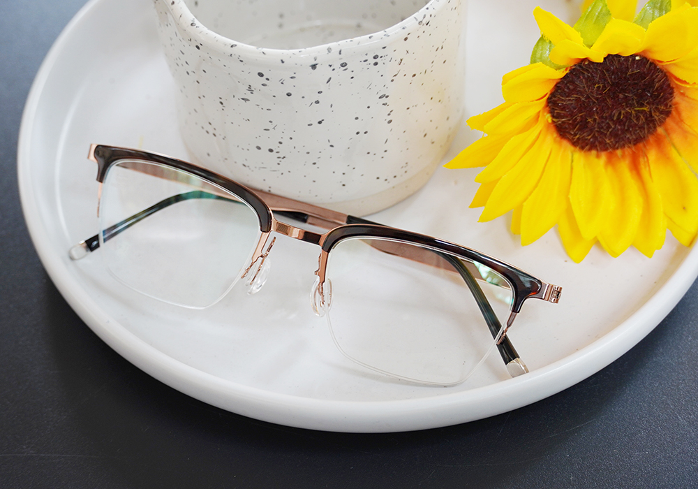 極‧舒適3.0系列 l 成穩眉框眼鏡 | 黑茶棕