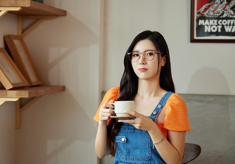 FORECO | 大方寬厚方框眼鏡 | 透黑紅