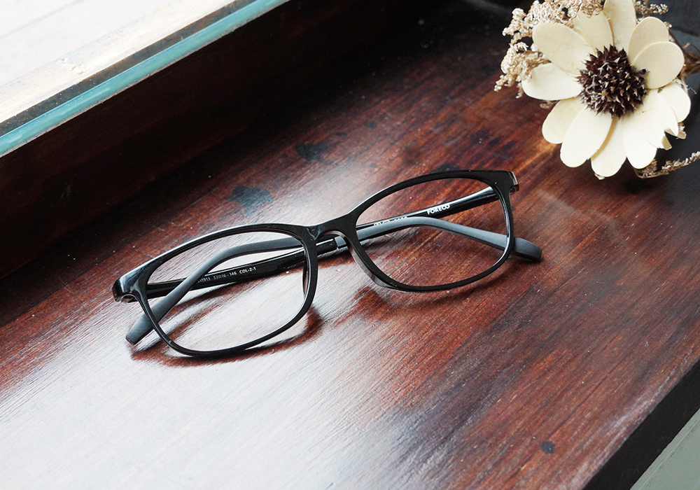 FORECO | 機智伶俐長方框眼鏡 | 鋼質黑