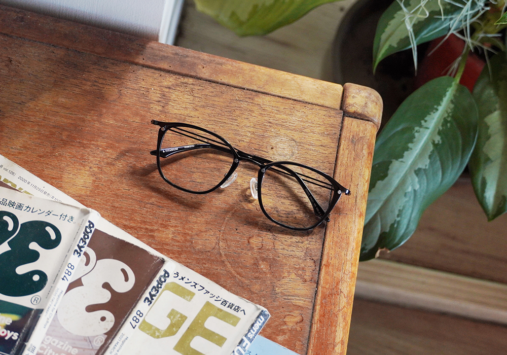 FORECO | 側邊雙線長方框眼鏡 | 創新黑