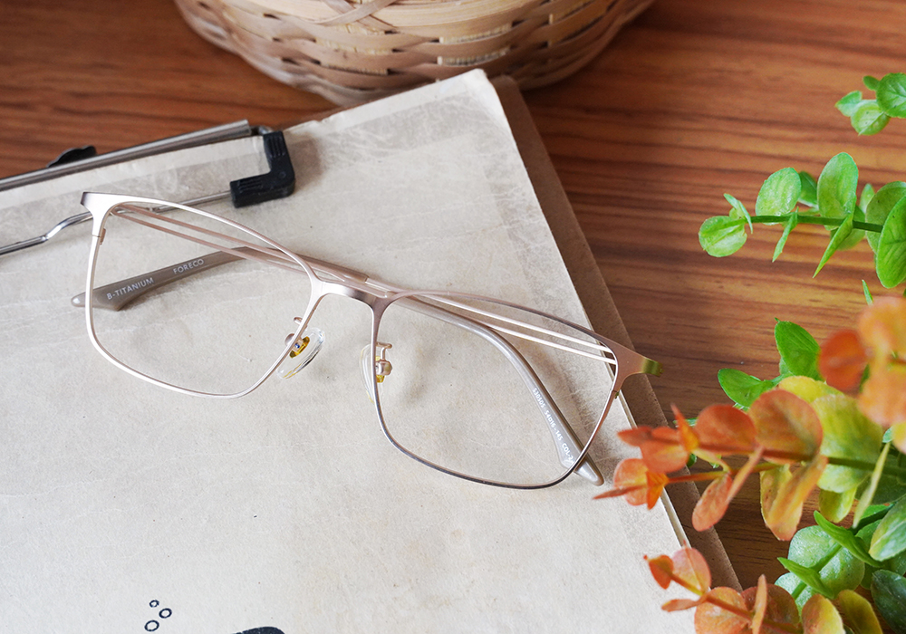 FORECO | 知性嚴謹長方框眼鏡 | 博學奶咖