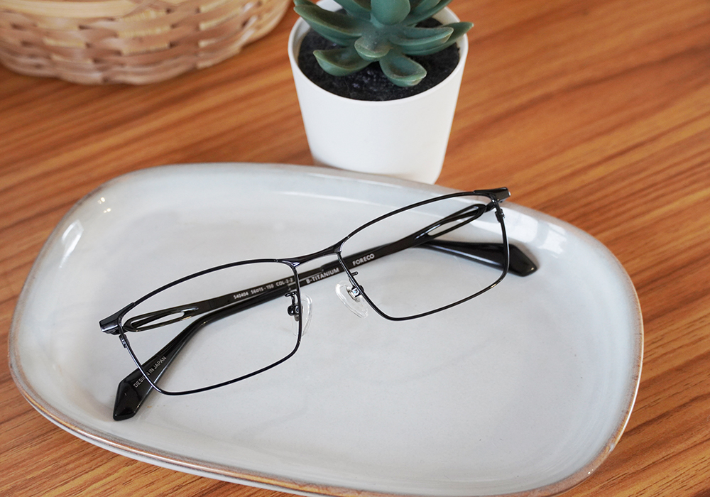 FORECO | 細邊旋繞長方框眼鏡｜細緻黑