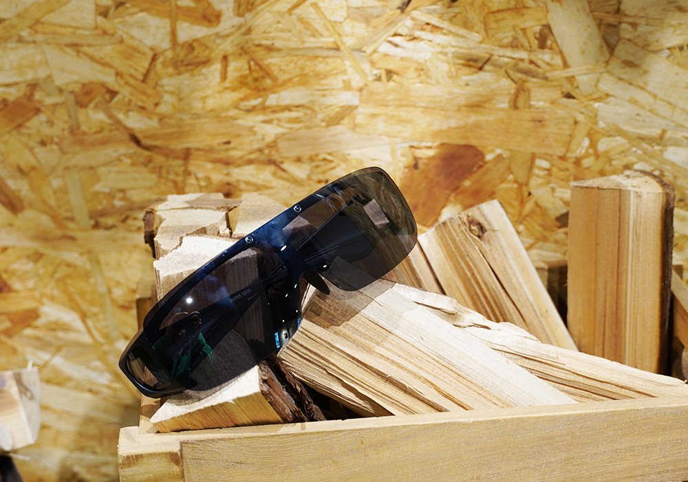 SUPER IDOL | 套鏡 | 上翻式長方框太陽眼鏡 | 特務黑