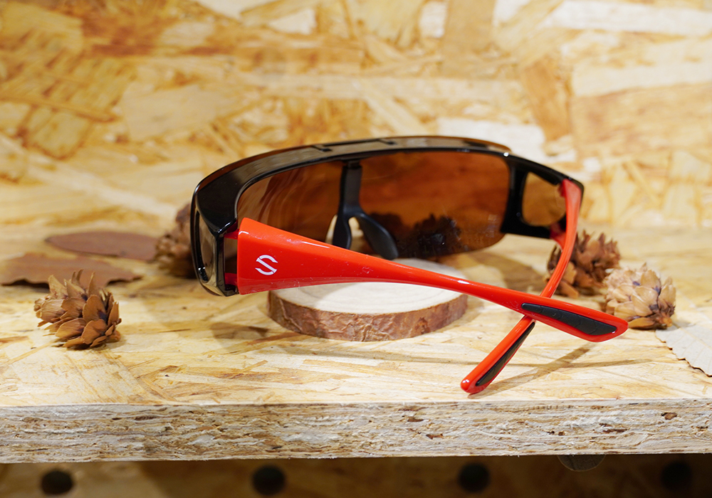 SUPER IDOL | 套鏡 | 上翻式長方框太陽眼鏡 | 熱情黑x紅