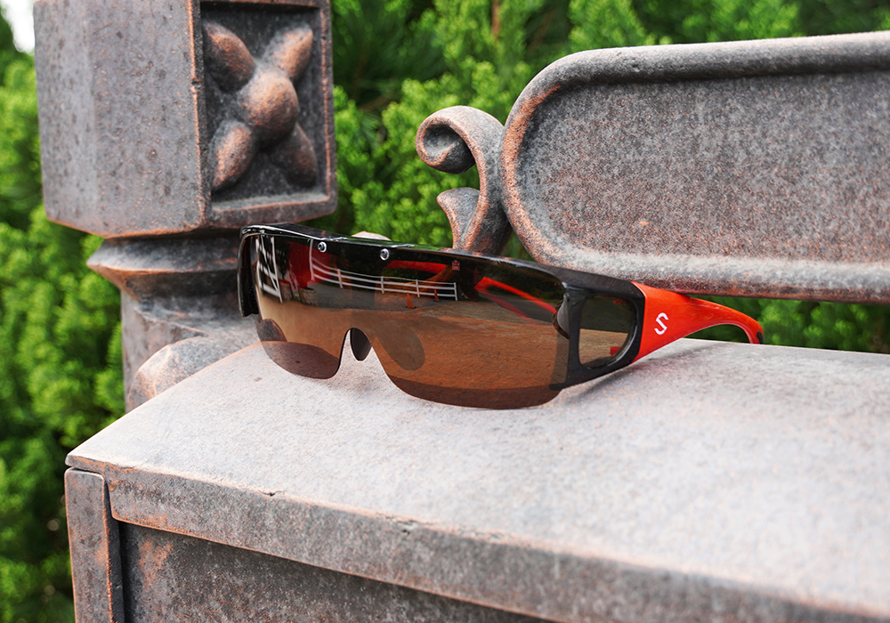 SUPER IDOL | 套鏡 | 上翻式長方框太陽眼鏡 | 熱情黑x紅