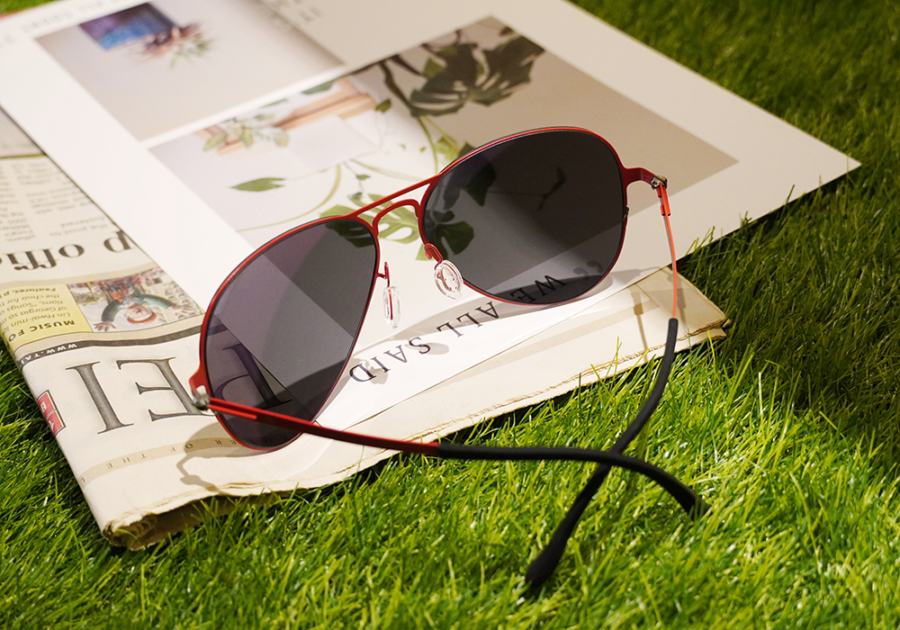 SUPER IDOL | 雙槓風格飛行框太陽眼鏡 | 黑紅拼接