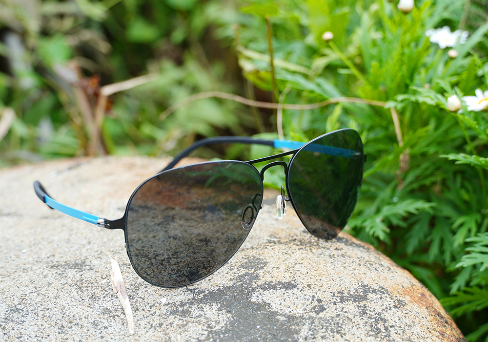 SUPER IDOL | 雙槓風格飛行框太陽眼鏡 | 黑藍撞色