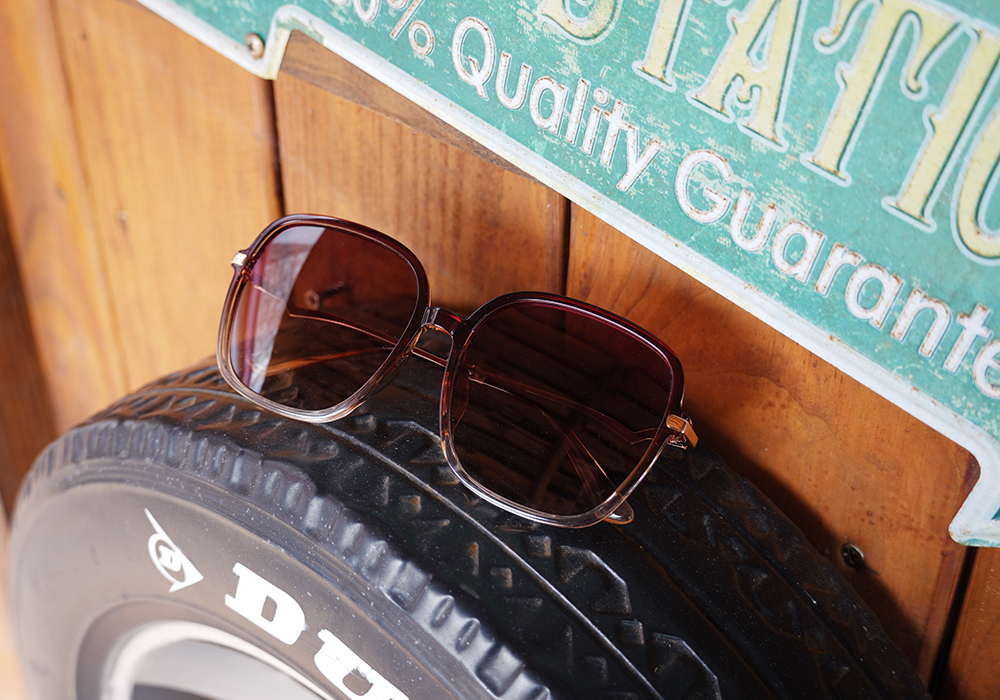 SUPER IDOL | 精緻小閃鑽大方框太陽眼鏡 | 漸層咖