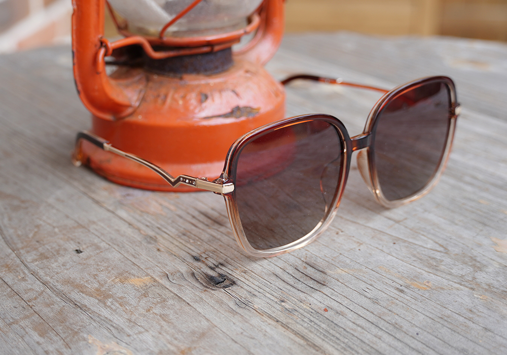 SUPER IDOL | 精緻小閃鑽大方框太陽眼鏡 | 漸層咖