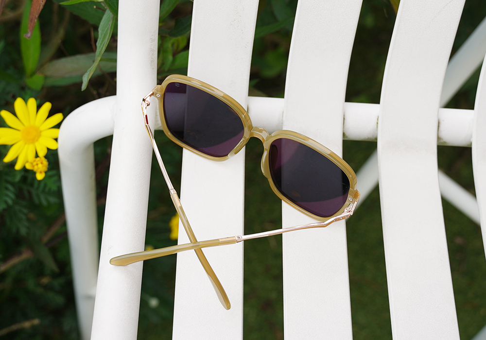 SUPER IDOL | 精緻小閃鑽大方框太陽眼鏡 | 古典咖