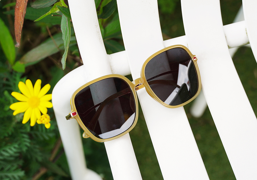 SUPER IDOL | 精緻小閃鑽大方框太陽眼鏡 | 古典咖