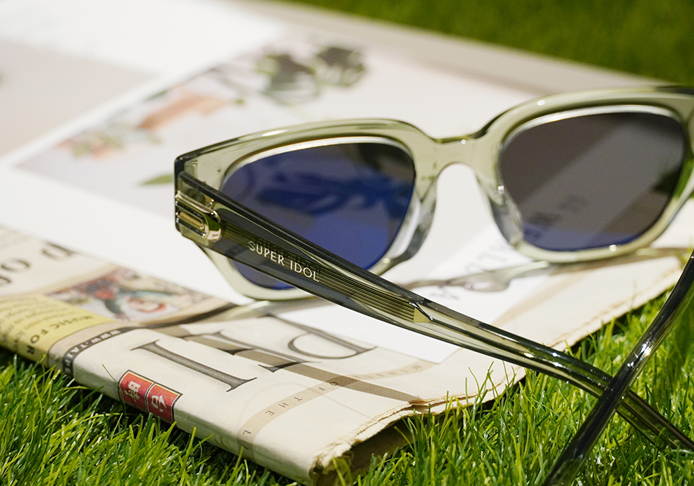 SUPER IDOL | 萬眾矚目長方框太陽眼鏡 | 透雲灰