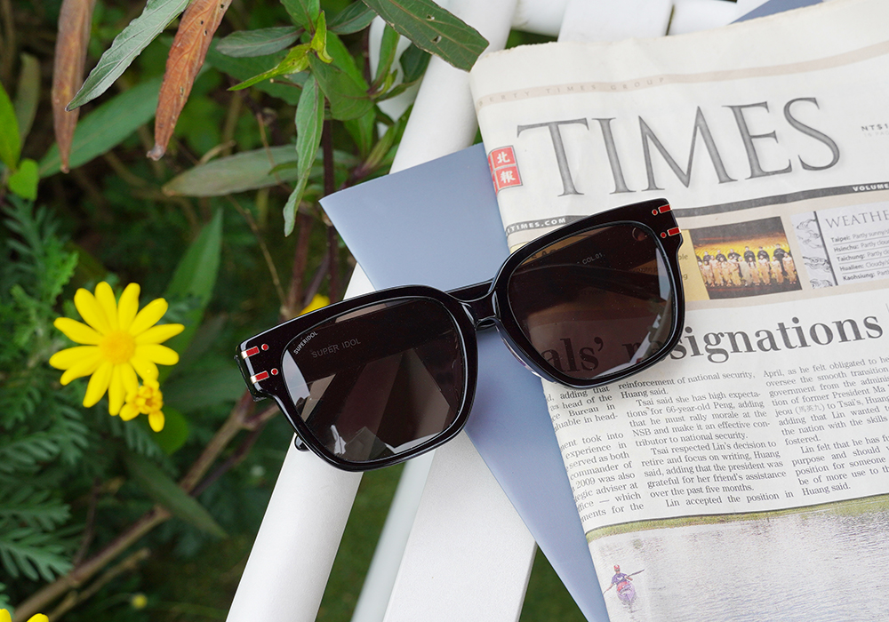 SUPER IDOL | 活力元氣長方框太陽眼鏡 | 亮眼黑