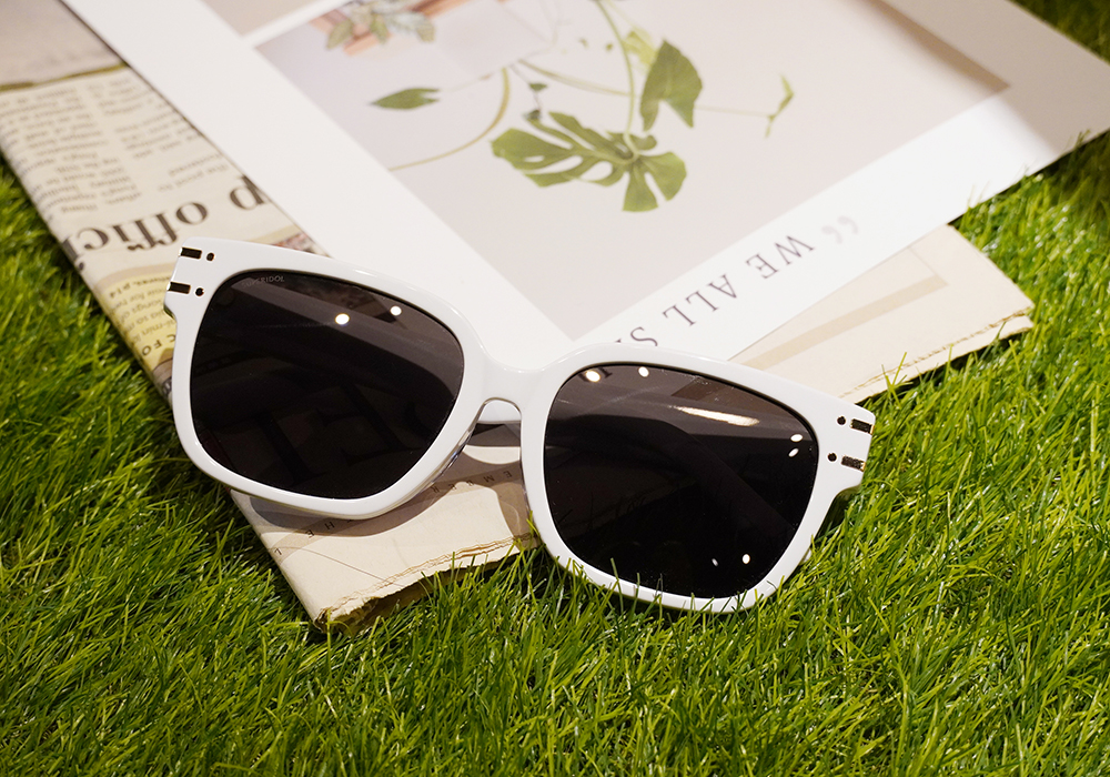 SUPER IDOL | 活力元氣長方框太陽眼鏡 | 時尚白