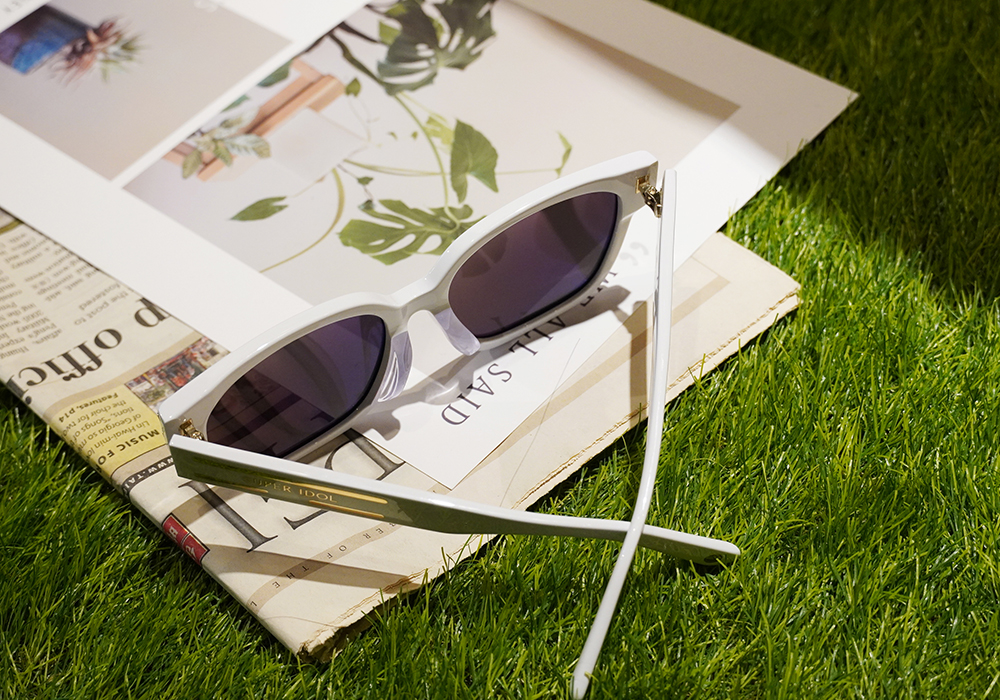 SUPER IDOL | 活力元氣長方框太陽眼鏡 | 時尚白