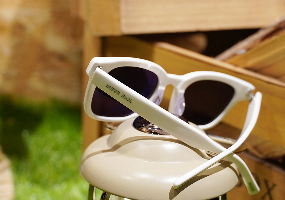 SUPER IDOL | 愜意節奏方框太陽眼鏡 | 香草白