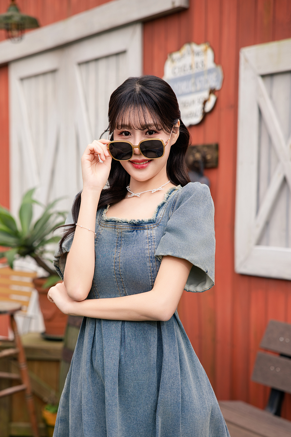 SUPER IDOL | 精緻小閃鑽大方框太陽眼鏡 | 古典咖