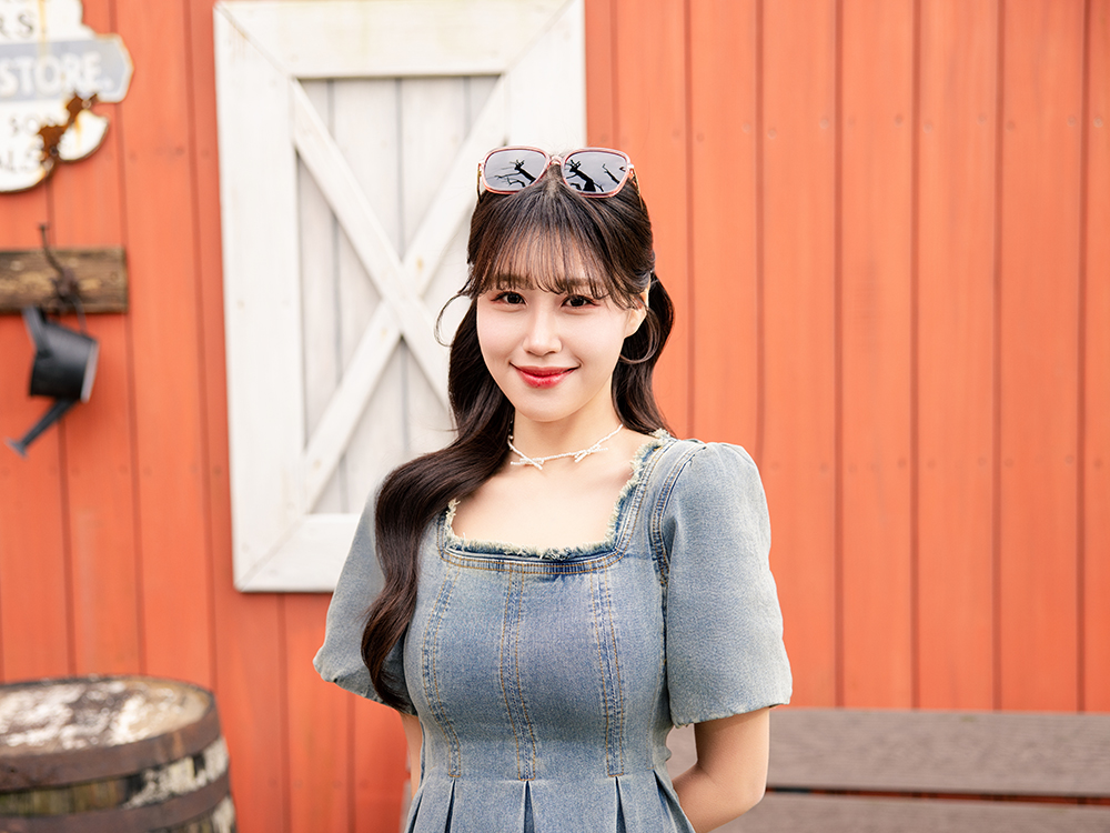 SUPER IDOL | 精緻小閃鑽大方框太陽眼鏡 | 玫瑰褐