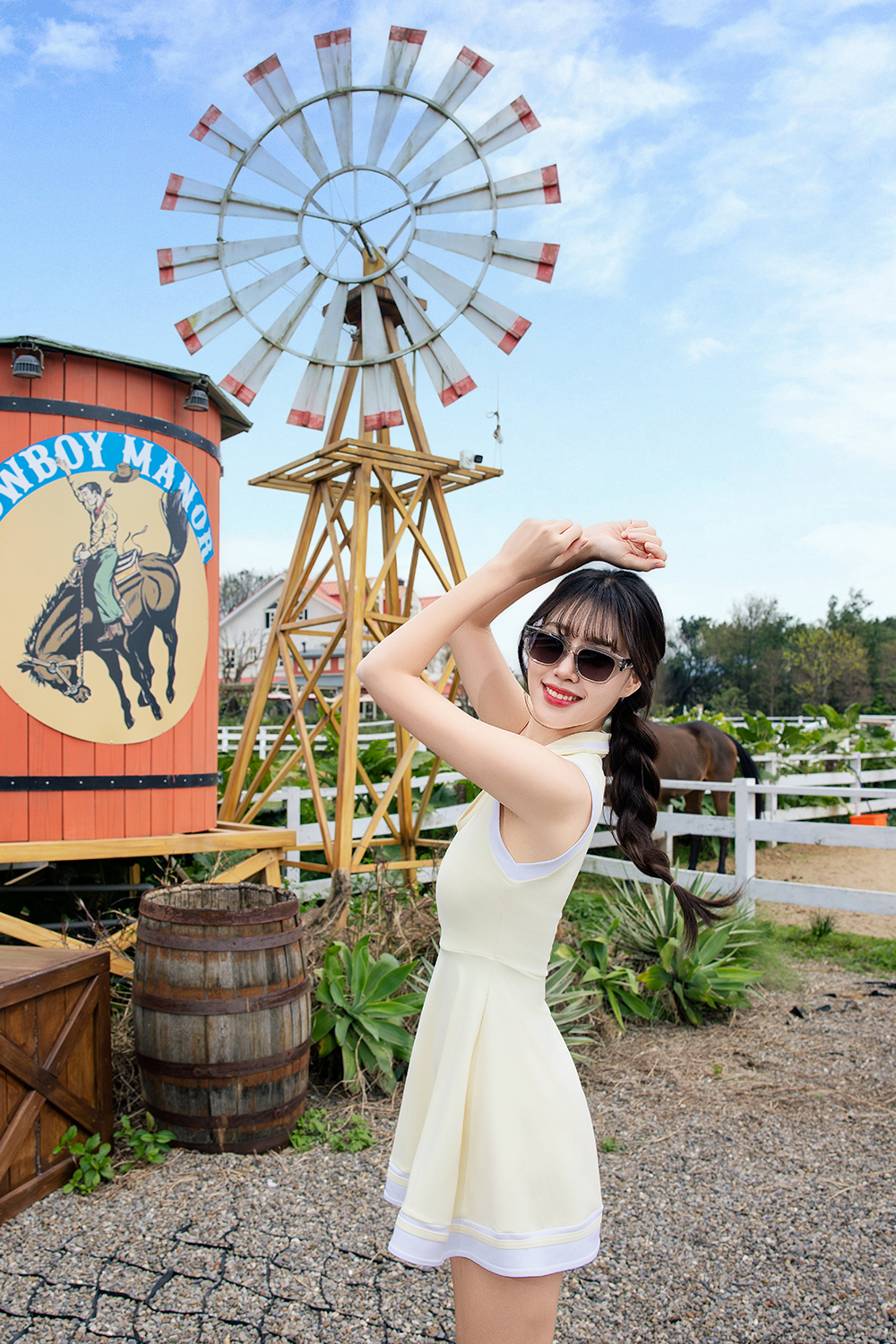 SUPER IDOL | 萬眾矚目長方框太陽眼鏡 | 晨曦透灰