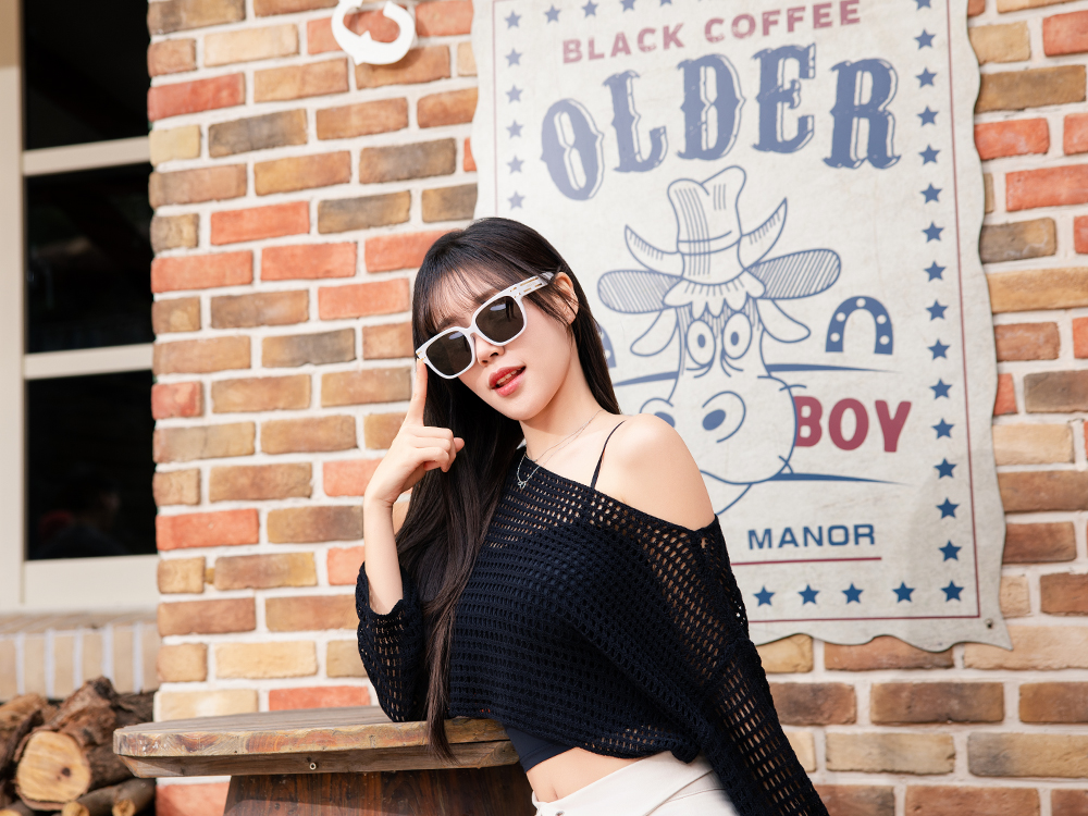 SUPER IDOL | 活力元氣長方框太陽眼鏡 | 時尚白