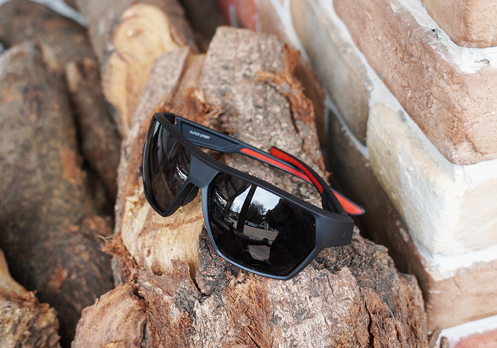 SUPER SPORT | 自由風範方框運動太陽眼鏡 | 黑魅紅影