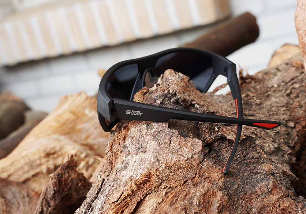 SUPER SPORT | 自由風範方框運動太陽眼鏡 | 黑魅紅影