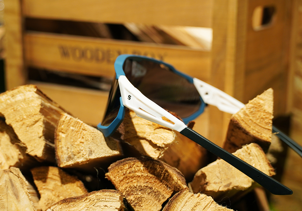 SUPER SPORT | 拼接雙色護眼框太陽眼鏡 | 晴空白x藍