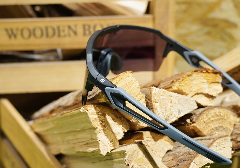 SUPER SPORT | 寒川冰影護眼框太陽眼鏡 | 冷冽黑