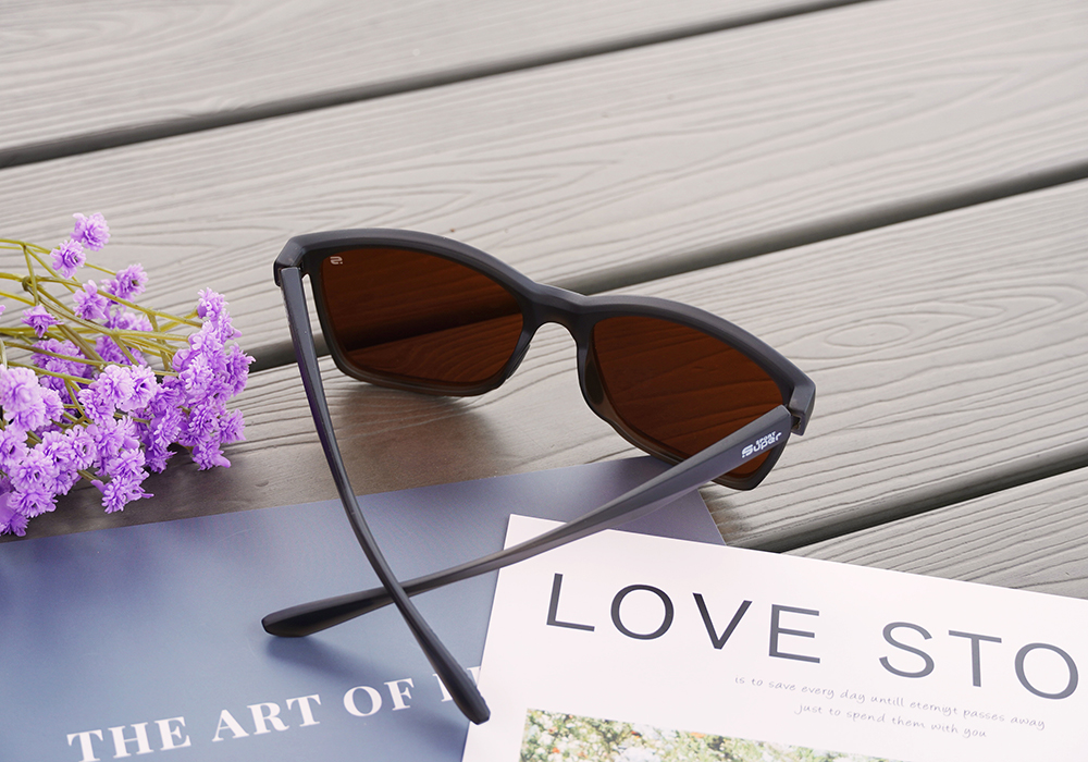 SUPER SPORT | 經典輕巧方框運動太陽眼鏡 | 暖茶咖