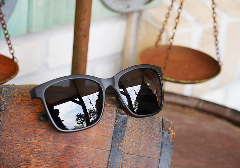 SUPER SPORT | 經典輕巧方框運動太陽眼鏡 | 磨砂黑