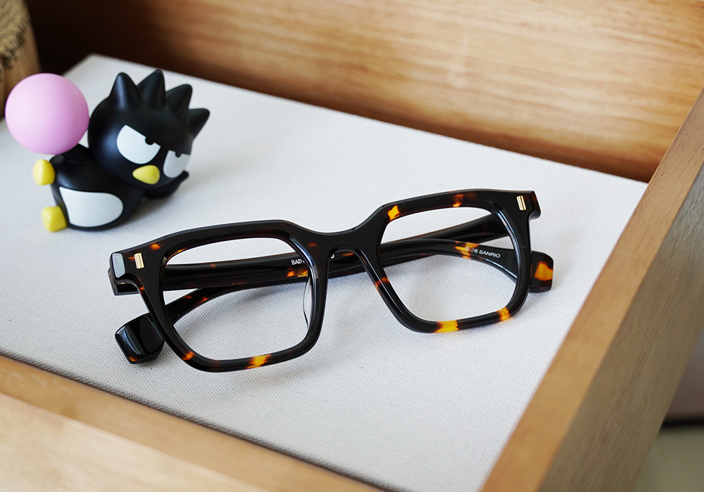 三麗鷗夢幻隊▪︎酷企鵝｜氣派全開 方框眼鏡｜玳瑁咖