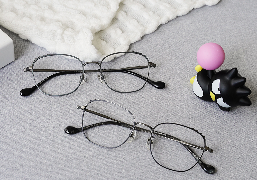 三麗鷗夢幻隊▪︎酷企鵝｜淘氣XO 方框眼鏡｜霧影黑