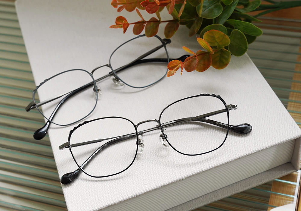 三麗鷗夢幻隊▪︎酷企鵝｜淘氣XO 方框眼鏡｜霧影黑