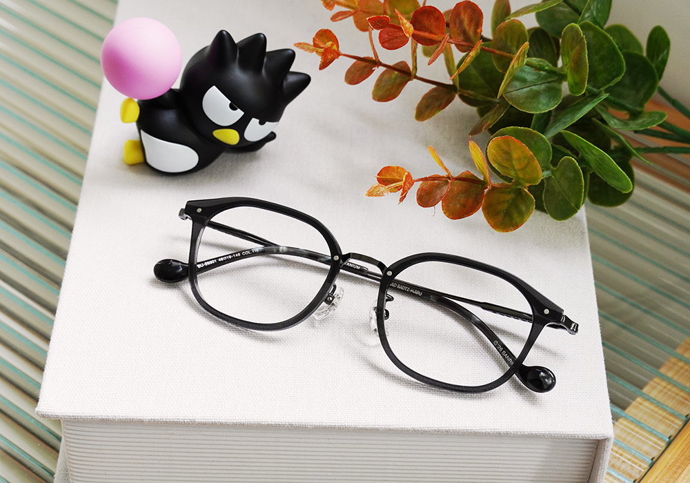 三麗鷗夢幻隊▪︎酷企鵝｜冷調街角系 方框眼鏡｜烏羽黑