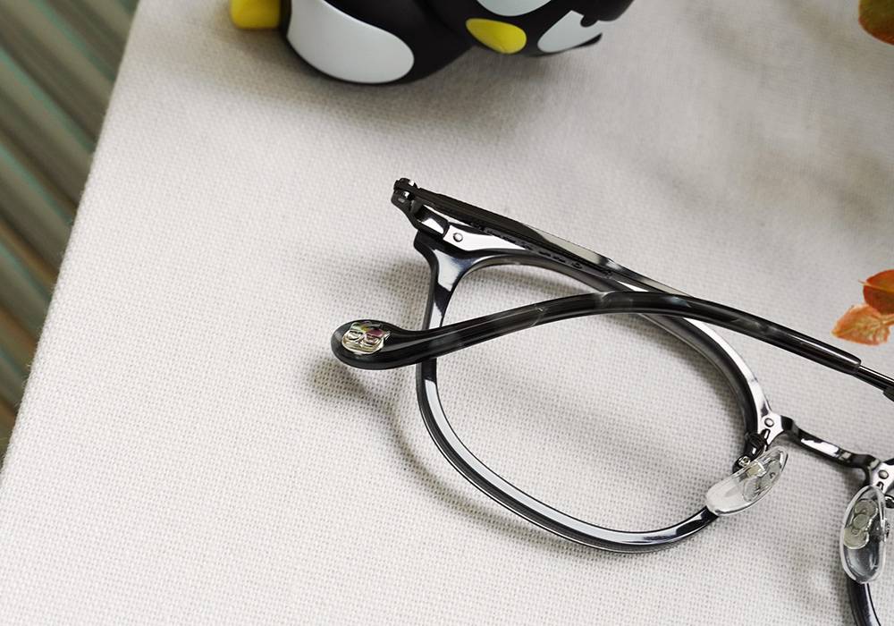 三麗鷗夢幻隊▪︎酷企鵝｜冷調街角系 方框眼鏡｜烏羽黑