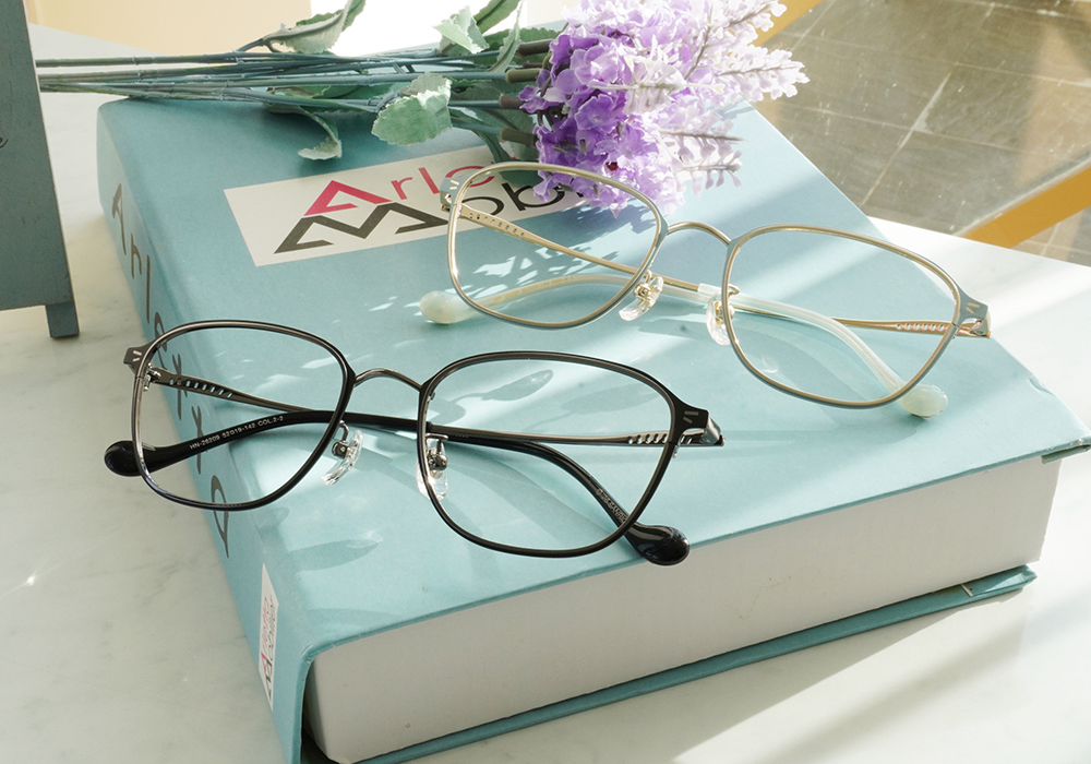 三麗鷗夢幻隊▪︎漢頓｜慵懶魚波紋 方框眼鏡｜冷月黑