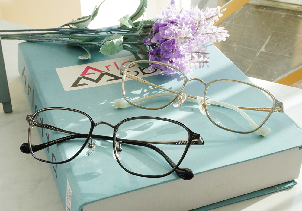 三麗鷗夢幻隊▪︎漢頓｜慵懶魚波紋 方框眼鏡｜淡霧藍