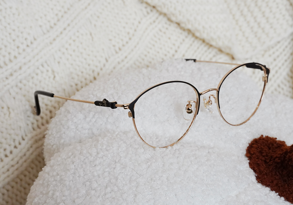 三麗鷗夢幻隊▪︎HELLO KITTY｜浪漫絮語 眉框眼鏡｜深邃黑X金