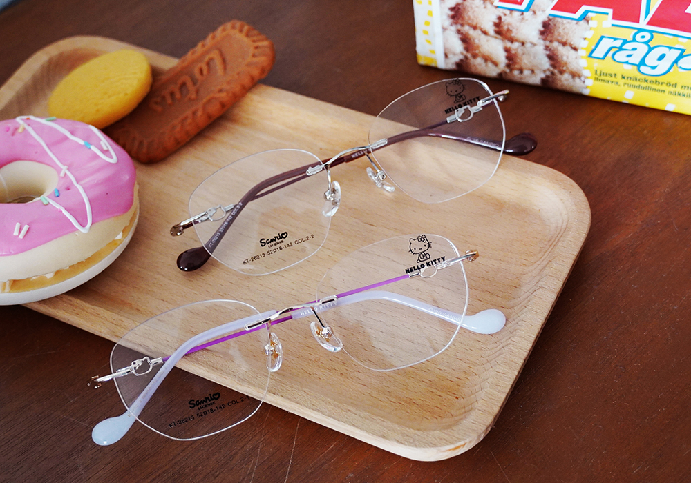 三麗鷗夢幻隊▪︎HELLO KITTY｜絲柔粉韻 多邊框無邊眼鏡｜酒紅