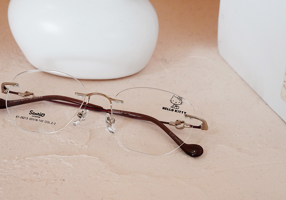 三麗鷗夢幻隊▪︎HELLO KITTY｜絲柔粉韻 多邊框無邊眼鏡｜酒紅