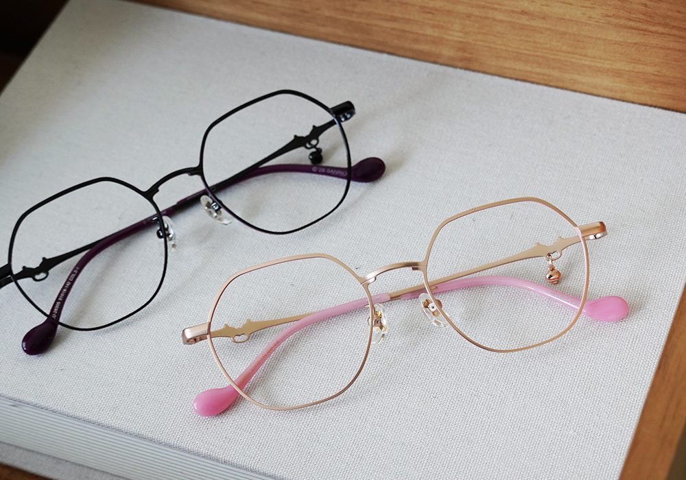 三麗鷗夢幻隊▪︎酷洛米｜黑甜系骷顱吊墜 梨圓框眼鏡｜俏皮黑X紫