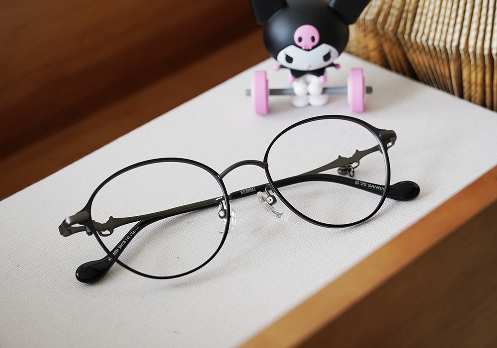 三麗鷗夢幻隊▪︎酷洛米｜闇夜骷顱吊墜 梨圓框眼鏡｜微光黑