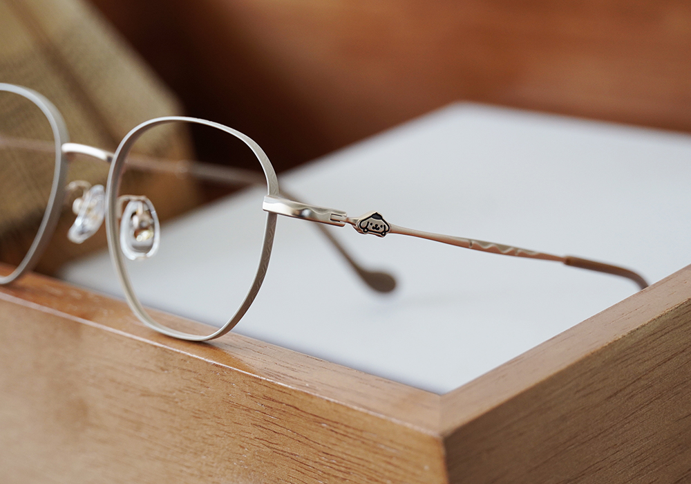 三麗鷗夢幻隊▪︎布丁狗｜暖光步伐 多邊框眼鏡｜奶茶灰