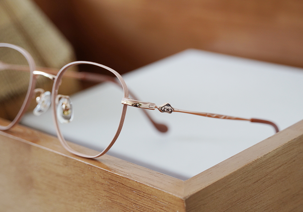 三麗鷗夢幻隊▪︎布丁狗｜暖光步伐 多邊框眼鏡｜霧珊瑚